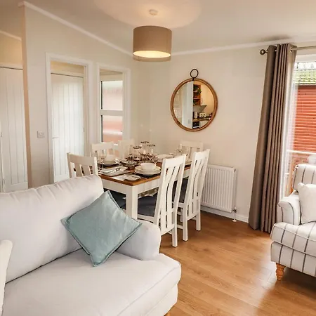 Bramblings By The Уиндермир